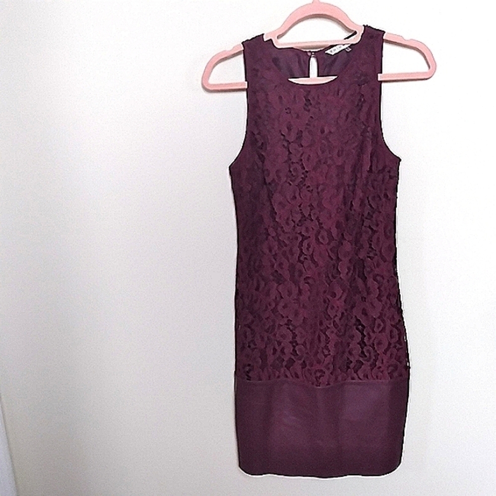 Trina Turk Maroon Lace Sleeveless Sheath Midi Dress Size 2